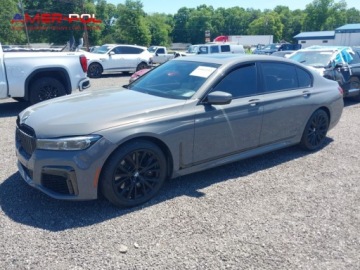 BMW Seria 7 G70 2022 BMW Seria 7 2022 BMW 750 I XDRIVE 4.4 Benzyna 523KM