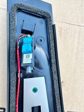 Боковая полоса левой камеры Tesla Model 3 2022 1100437-00-E
