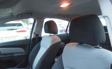 Chevrolet Cruze Sedan 1.8 16V DOHC 141KM 2013 Chevrolet Cruze 2013r, Salonowy, 1.8 BenzynaLPG. Lekko uszkodzony prawy ty, zdjęcie 7