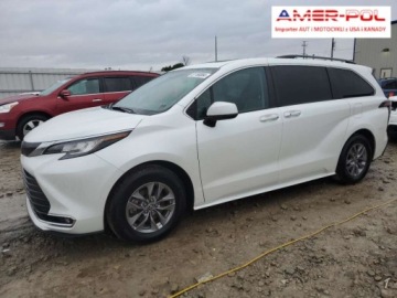 Toyota Sienna III 2023 Toyota Sienna 2023, 2.5L, XLE, porysowany lakier 2.5 Hybryda 245KM