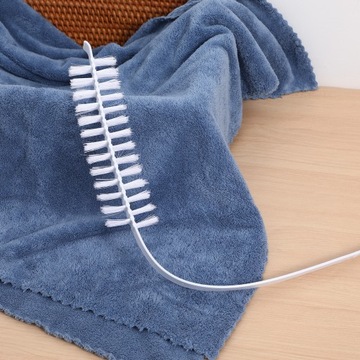 Пылесос на колесах для стиральной машины и сушилки.