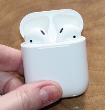 оригинальные белые беспроводные наушники APPLE AirPods 1-го поколения