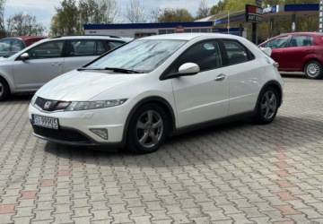 Honda Civic VIII Hatchback 3d 1.8 i-VTEC 140KM 2011 Honda Civic 1.8 i-VTEC Sport 1.8 Benzyna 140KM, zdjęcie 2