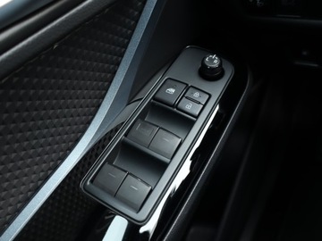 Toyota C-HR I Crossover Facelifting 1.8 Hybrid 122KM 2021 Toyota C-HR 1.8 Hybrid, Salon Polska, zdjęcie 18