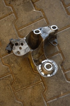 Audi A6 C5 2.7 łapa silnika 4B0199352B