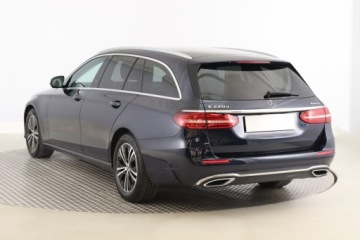 Mercedes Klasa E W213 All-terrain Facelifting 2.0 E220d 194KM 2021 Mercedes E E 220 d 4MATIC, Salon Polska, zdjęcie 3