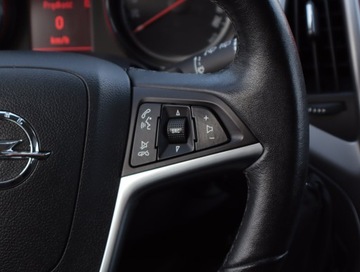 Opel Astra J Hatchback 5d 1.4 Turbo ECOTEC 140KM 2011 Opel Astra 1.4 T, Klima, Tempomat, Parktronic, zdjęcie 16