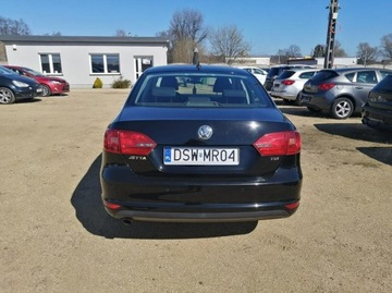 Volkswagen Jetta VI Sedan 1.6 TDI CR DPF 105KM 2011 Volkswagen Jetta 1.6 105 km klima, elektryka, zdjęcie 13