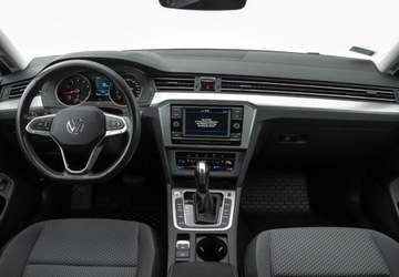 Volkswagen Passat B8 Limousine Facelifting 1.5 TSI EVO 150KM 2021 Volkswagen Passat 1.5 TSI 150KM Essence Czujniki Parkowania Podgrzewane Fo, zdjęcie 13