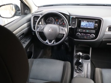 Mitsubishi Outlander III SUV Facelifting 2015 2.0 MIVEC 150KM 2016 Mitsubishi Outlander 2.0, GAZ, Klima, Klimatronic, zdjęcie 6