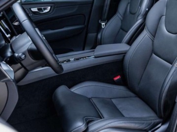 Volvo XC60 II Crossover Facelifting 2025 2.0 B5 Mild-Hybrid 250KM 2026 VOLVO XC60 B5 AWD Ultra Black Edition Combi 2.0 (250 KM) 2026, zdjęcie 6