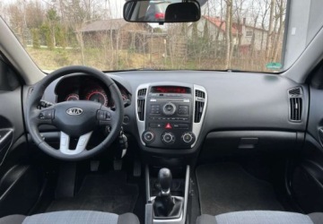 Kia Ceed I Hatchback 5d Facelifting 1.4 DOHC CVVT 90KM 2010 Kia Ceed Kia Ceed 1.4 CVVT Attract 1.4 Benzyna 90KM, zdjęcie 24