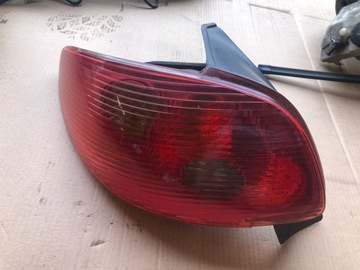 LEWA LAMPA TYLNA PEUGEOT 206 2003-2009 LIFT ORYGINALNA TYŁ LEWY