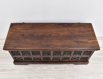 Индийский колониальный ствол, массив акации.