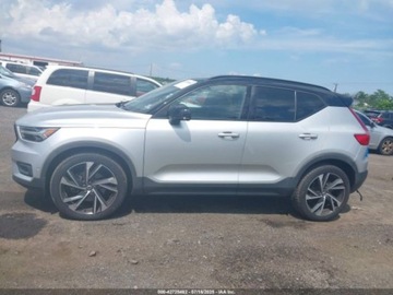 Volvo XC40 Crossover 2.0 T5 247KM 2019 Volvo XC 40 T5 Momentum 2019 2.0l 2.0 Benzyna 248KM, zdjęcie 2