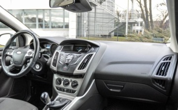 Ford Focus III Kombi 1.0 EcoBoost 100KM 2013 Ford Focus SW Salon PL 2013 r. 114 tys. km Benzyna 100KM, zdjęcie 9