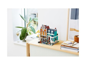 Книжный магазин LEGO Creator Expert 10270 в подарок