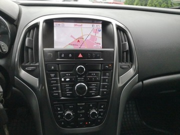 Opel Astra J Sports Tourer Facelifting 1.4 Turbo ECOTEC 140KM 2013 Opel Astra 1.4 16v 140KM Klimatronik Tempomat, zdjęcie 13