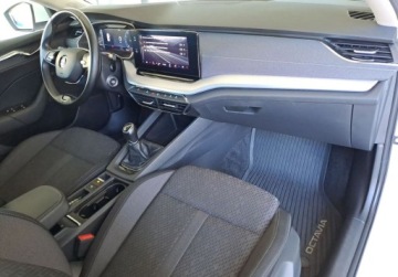 Skoda Octavia IV Liftback 1.5 TSI EVO 150KM 2023 Skoda Octavia STYLE 1.5 TSI 150KM Kamera SmartLink Grzane fotele SALON PL, zdjęcie 9