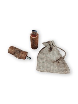 Drewniany rustykalny pendrive boho pamięć USB Sosna 64 GB + woreczek jutowy