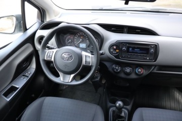 Toyota Yaris III Hatchback 5d Facelifting 1.0 VVT-i 69KM 2017 Toyota Yaris 1.0 VVT-i, Salon Polska, zdjęcie 6