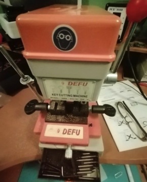 Машина для копирования ключей DEFU 368A
