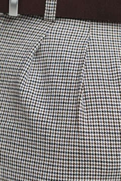 Szare spodnie z zaszewkami w pepitkę regular rozmiar 170/86