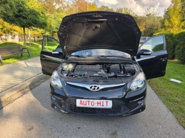 Hyundai i30 I CW Facelifting 1.6 CRDi 115KM 2011 Hyundai i30 Klimatronik Aluminiowe Felgi Czujniki Parkowania 1.6 Diesel, zdjęcie 24