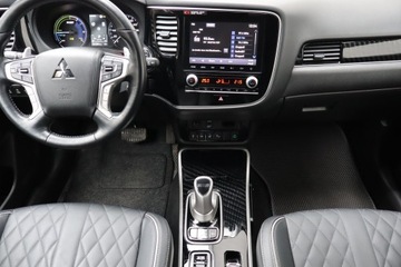 Mitsubishi Outlander III SUV PHEV Facelifting 2020 2.4 PHEV 224KM 2020 Mitsubishi Outlander 2.4 PHEV, Salon Polska, zdjęcie 11