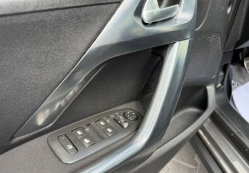 Peugeot 2008 I SUV Facelifting 1.2 PureTech 110KM 2019 Peugeot 2008 1.2 Benzyna 110KM, zdjęcie 13