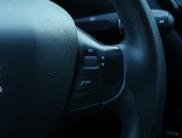 Peugeot 208 I Hatchback 5d Facelifting 1.2 PureTech 82KM 2016 Peugeot 208 1.2 PureTech, Salon Polska, zdjęcie 18