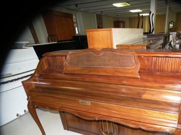 Стилизованное пианино KIMBALL, производство США.