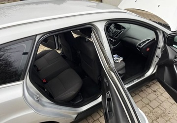 Ford Focus III Kombi 2.0 Duratorq TDCi DPF 115KM 2011 Ford Focus automat, bez korozji, klimatronik, 2.0 Diesel 115KM, zdjęcie 10