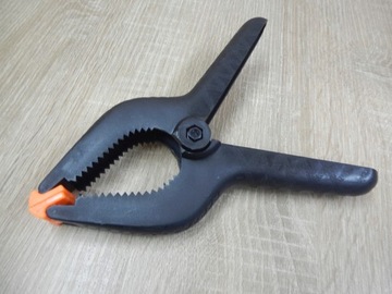 Модель Струбцина пружинная столярная 225 мм