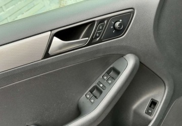 Volkswagen Jetta VI Sedan Facelifting 2.0 TDI 110KM 2016 Volkswagen Jetta Volkswagen Jetta 2.0 TDI DPF BMT Comfortline 2.0 Diesel, zdjęcie 16