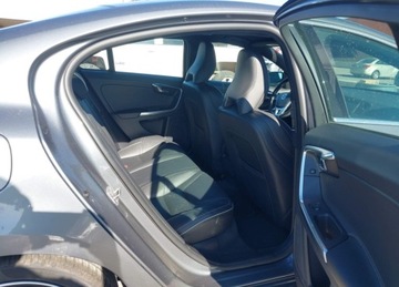 Volvo S60 II Sedan Facelifting 2.0 T6 DRIVE-E 306KM 2016 Volvo S60 2016r., T6 Drive-e R-design Platinum, 2L, od ubezpieczalni 2.0, zdjęcie 10