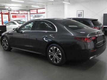 Mercedes Klasa E W214 Sedan 2.0 200 204KM 2025 E Klasa 200 4-Matic Avantgarde 2.0 (204KM) 2025, zdjęcie 2