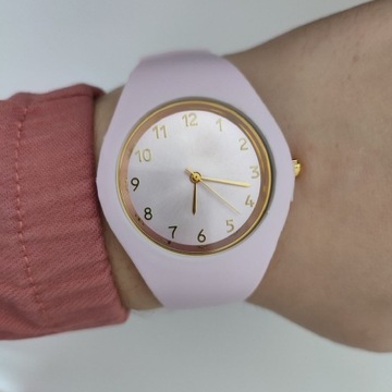 Zegarek damski analogowy liliowy miękki silikonowy pasek cyfry klasyczny