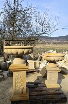 Колонны с вазами, камень песчаник