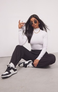 БЕЛЫЙ БОДИ PRETTYLITTLETHING С ДЛИННЫМИ РУКАВАМИ И ГОЛЬФОМ R.XL F501113