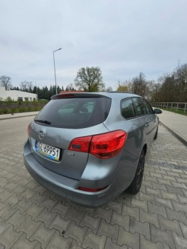 Opel Astra J Sports Tourer 1.7 CDTI ECOTEC 110KM 2011 Opel Astra Klimatyzacja - 1.7cdti - 2011r, zdjęcie 3