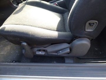 COLT V SEDADLO LEVÝ PŘEDNÍ ŘIDIČE STOJAN HB 3D