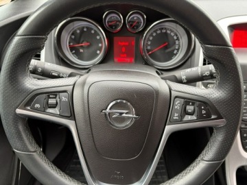 Opel Astra J Hatchback 5d 1.4 Turbo ECOTEC 120KM 2011 Opel Astra 1.4 turbo 120 KM Sportowe fotele Alu 18, zdjęcie 16