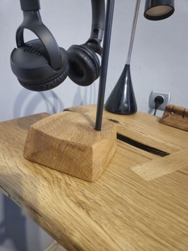 Деревянная дубовая подставка, крючок для наушников.