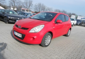 Hyundai i20 I Hatchback 5d 1.2 DOHC 78KM 2010 Hyundai i20 Hyundai i20 I 1.2 benzyna 78 KM 1.2 Benzyna 78KM