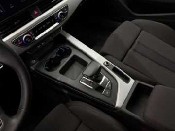 Audi A4 B9 Limousine Facelifting 2.0 35 TFSI 150KM 2023 Audi A4 Limousine 35 TFSI S Line S Tronic Ambiente Podgrzewane fotele L, zdjęcie 23