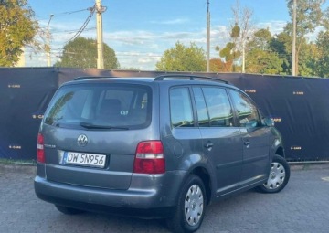 Volkswagen Touran I 2004 Volkswagen Touran Volkswagen Touran 1.6 b OC DO 09.26 PRZESTRONNY Zamia, zdjęcie 2