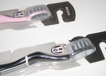 ЮВЕНТУС - 2 ЗУБНЫЕ ЩЕТКИ - ИЗ ИТАЛИИ