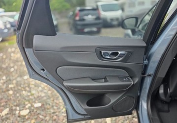 Volvo XC60 II 2022 Volvo XC 60 Lift FV 23 AWD Pakiet Dark HAK Head-UP 2.0 Diesel 197KM, zdjęcie 15