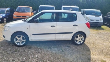 Skoda Fabia II Hatchback 1.2 i HTP 60KM 2010 Skoda Fabia II 2010r. 1.2i/60KM, zdjęcie 2